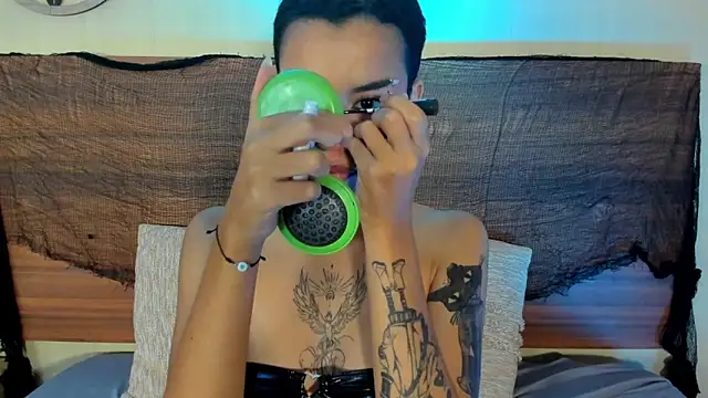 Snapshot of AnnyKitty_ chatting on 10.10.25 AnnyKitty online show from 10.10.25