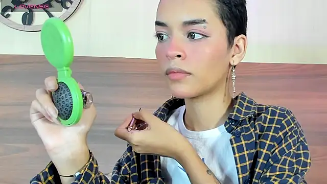 Snapshot of AnnyKitty_ chatting on 10.13.25 AnnyKitty online show from 10.13.25