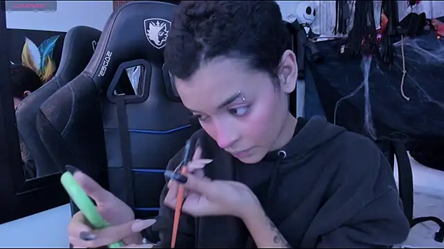 Snapshot of AnnyKitty_ chatting on 10.23.25 AnnyKitty online show from 10.23.25