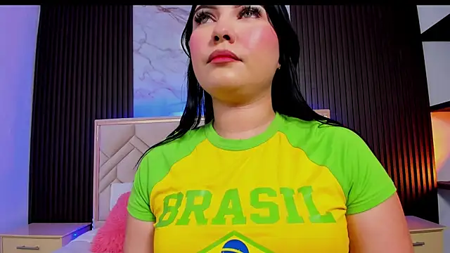 MiaaFarrel online show from 12.15.25