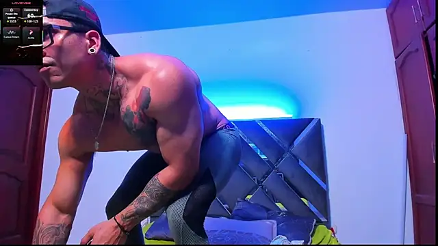 ArnoldSexy  online show from 10.24.25