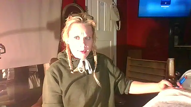 Snapshot of TaylorMade2223 chatting on 09.13.25 TaylorMade2223 online show from 09.13.25