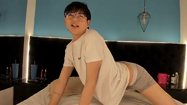 Snapshot of AleAurarashi chatting on 10.01.25 AleAurarashi online show from 10.01.25