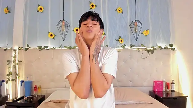 Snapshot of AleAurarashi chatting on 10.06.25 AleAurarashi online show from 10.06.25