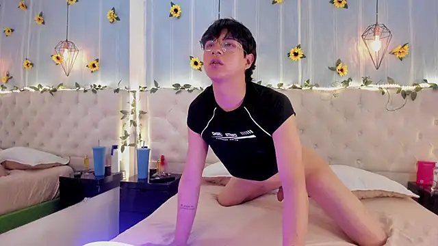 Snapshot of AleAurarashi chatting on 10.08.25 AleAurarashi online show from 10.08.25