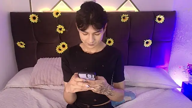 AleAurarashi online show from 04.13.26