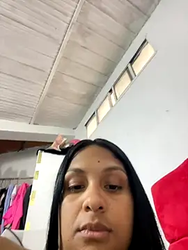 Snapshot of Messy-diana21 chatting on 11.08.25 Messy-diana21 online show from 11.08.25