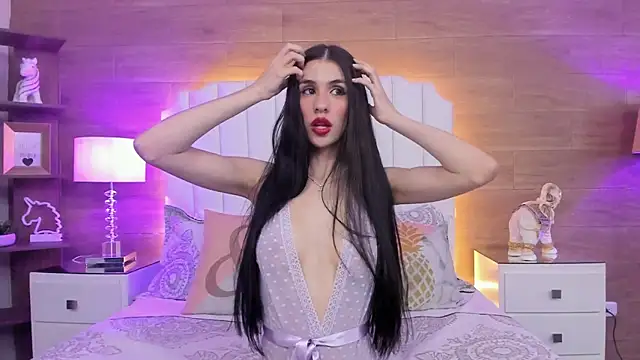 Snapshot of ScarletMore chatting on 11.02.25 ScarletMore online show from 11.02.25