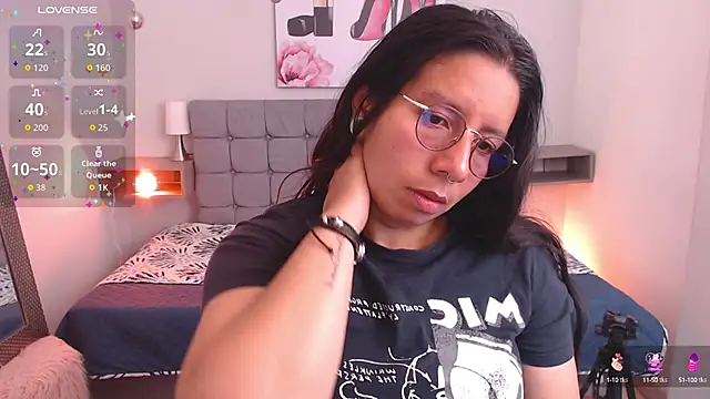 sophia reyes  online show from 09.12.25