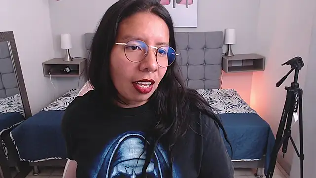 sophia reyes  online show from 09.17.25