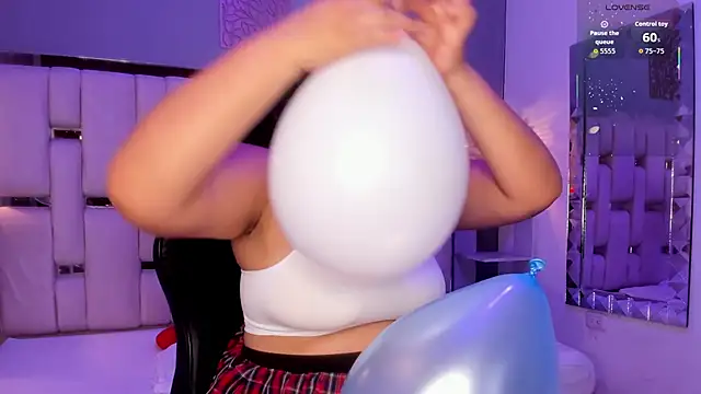 Snapshot of BBWCloe_ chatting on 09.21.25 BBWCloe online show from 09.21.25