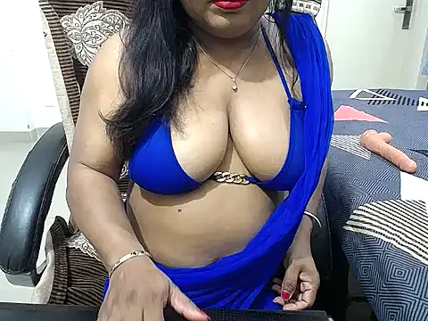 Snapshot of SexyArchiee chatting on 10.31.25 SexyArchiee online show from 10.31.25