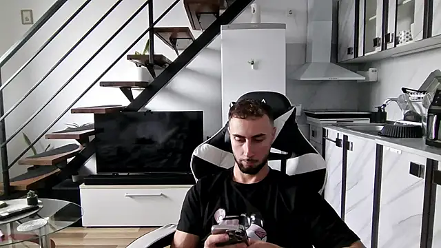 Snapshot of RyanStorm_ chatting on 10.04.25 RyanStorm online show from 10.04.25