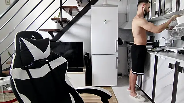 Snapshot of RyanStorm_ chatting on 10.07.25 RyanStorm online show from 10.07.25