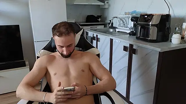 Snapshot of RyanStorm_ chatting on 11.02.25 RyanStorm online show from 11.02.25