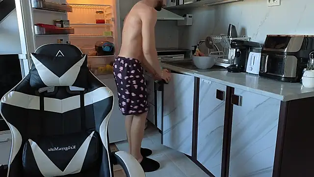 Snapshot of RyanStorm_ chatting on 11.04.25 RyanStorm online show from 11.04.25