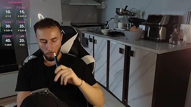 Snapshot of RyanStorm_ chatting on 11.07.25 RyanStorm online show from 11.07.25