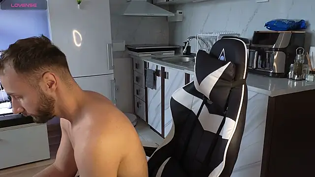 Snapshot of RyanStorm_ chatting on 11.10.25 RyanStorm online show from 11.10.25