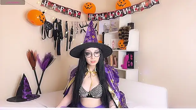 Jinhee Tiny online show from 10.31.25