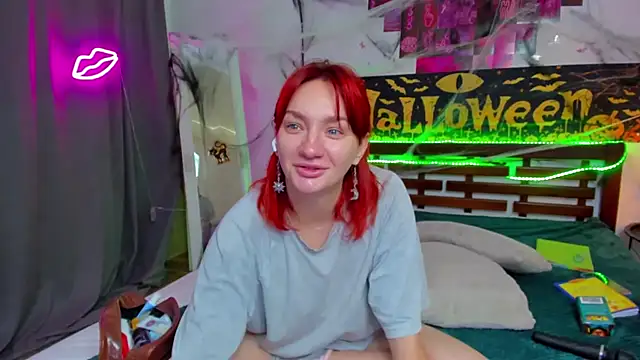 Snapshot of ArinaWinss chatting on 10.31.25 ArinaWinss online show from 10.31.25