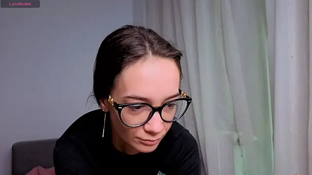 Snapshot of SkinnyMode chatting on 10.24.25 SkinnyMode online show from 10.24.25