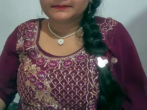 Saniya K online show from 11.30.25