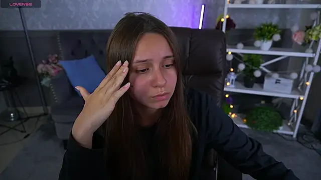 AnnaPearl online show from 10.08.25