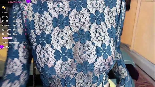 Snapshot of lingzi9333 chatting on 11.08.25 lingzi9333 online show from 11.08.25