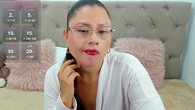 Isbettyche online show from 10.17.25