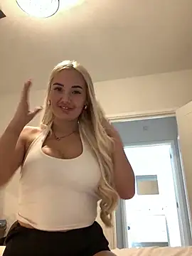 Snapshot of louisa1238x chatting on 10.17.25 louisa1238x online show from 10.17.25