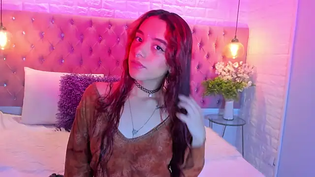 Scarlet Monroee online show from 11.07.25