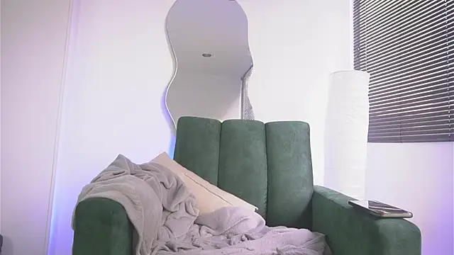 Snapshot of a_Malgosia_mako chatting on 10.05.25 a Malgosia mako online show from 10.05.25