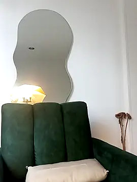 Snapshot of a_Malgosia_mako chatting on 10.22.25 a Malgosia mako online show from 10.22.25