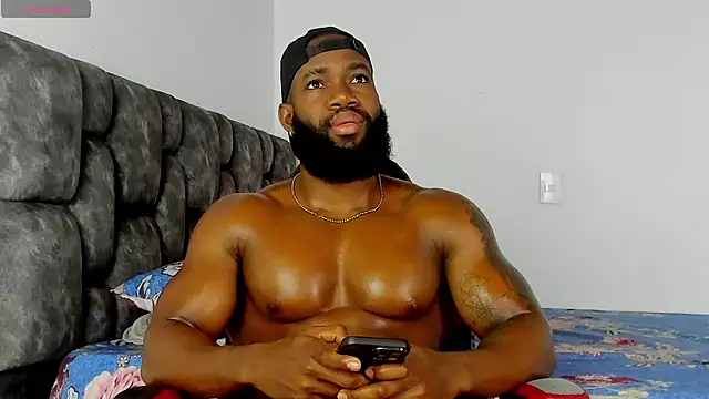 Snapshot of james_musclebbc chatting on 09.10.25 james musclebbc online show from 09.10.25