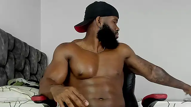 Snapshot of james_musclebbc chatting on 09.14.25 james musclebbc online show from 09.14.25
