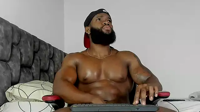 Snapshot of james_musclebbc chatting on 09.16.25 james musclebbc online show from 09.16.25