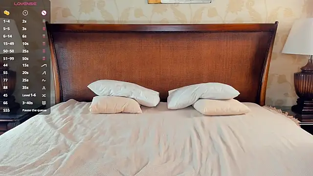 Snapshot of HerminePenna chatting on 10.03.25 HerminePenna online show from 10.03.25