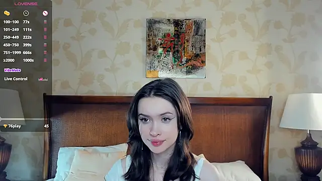 Snapshot of HerminePenna chatting on 10.13.25 HerminePenna online show from 10.13.25