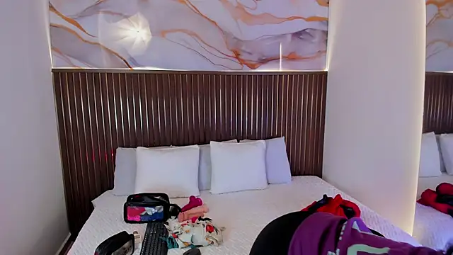 Roxie-NS online show from 09.25.25