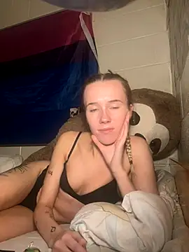 Snapshot of DollBabyy chatting on 10.16.25 DollBabyy online show from 10.16.25