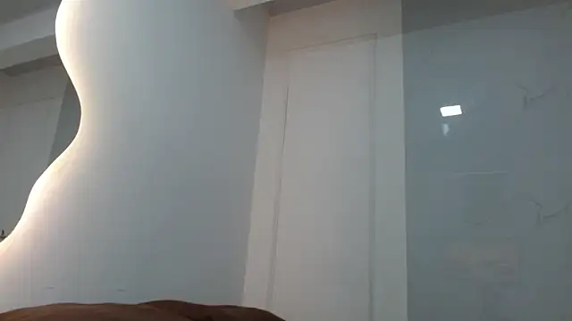 Snapshot of KiraaWild chatting on 11.12.25 KiraaWild online show from 11.12.25