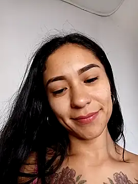 Liahdiaz  online show from 11.26.25