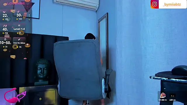 Snapshot of miIa_bratz chatting on 10.14.25 miIa bratz online show from 10.14.25