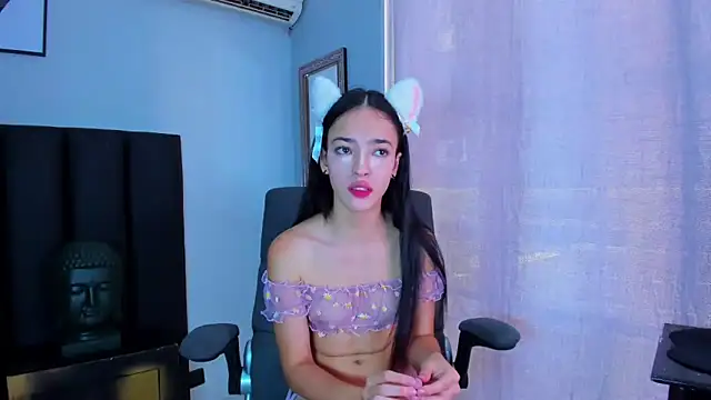 Snapshot of miIa_bratz chatting on 10.20.25 miIa bratz online show from 10.20.25