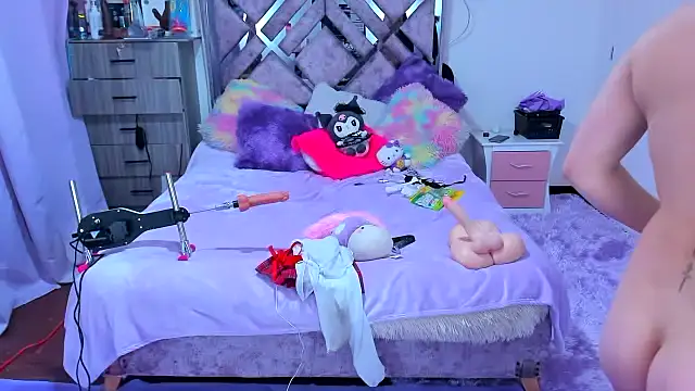 Luna Analya online show from 11.28.25