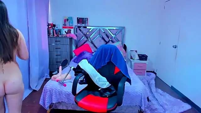 Luna Analya online show from 12.14.25