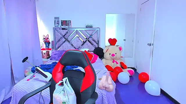 Snapshot of Luna_Analya chatting on 02.15.26 Luna Analya online show from 02.15.26