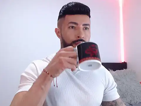 andrea de lucaa online show from 10.22.25