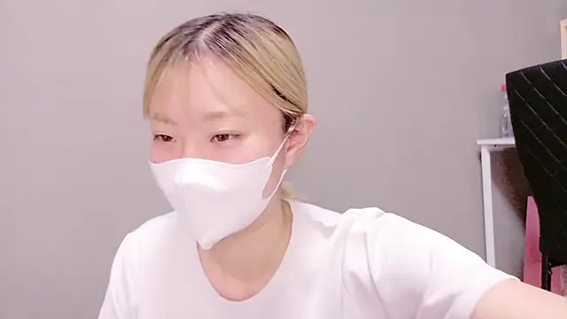 Snapshot of Nana__ch chatting on 10.20.25 Nana ch online show from 10.20.25