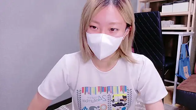 Snapshot of Nana__ch chatting on 10.24.25 Nana ch online show from 10.24.25